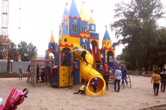 На Потоке установили детский игровой комплекс стоимостью около 2 млн рублей