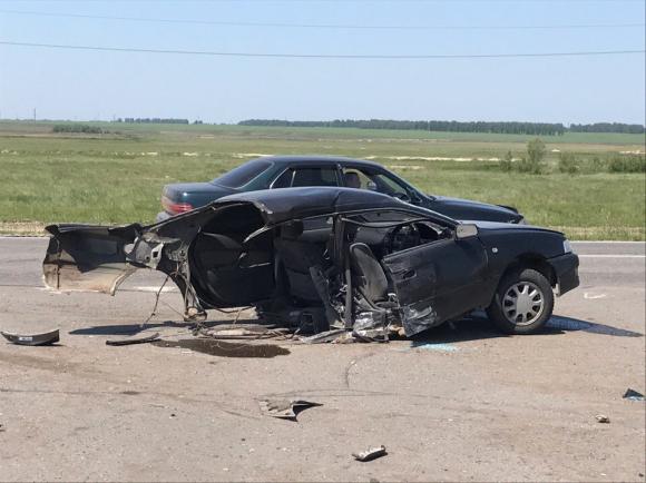 Беременная девушка попала в ДТП под Барнаулом, в котором ее машину разорвало пополам (обновлено)