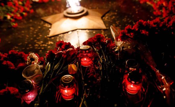 Жители Барнаула зажгут свечи в память о погибших в боях и фашистских концлагерях