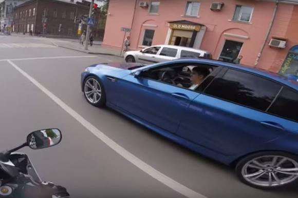 Водитель спортивного BMW хотел показать мощь машины и едва не лишился своей 