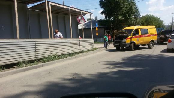 Переулок Ядринцева стоит в пробке из-за аварии
