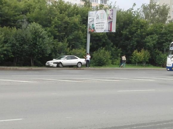 На Павловском тракте у машины лопнуло колесо