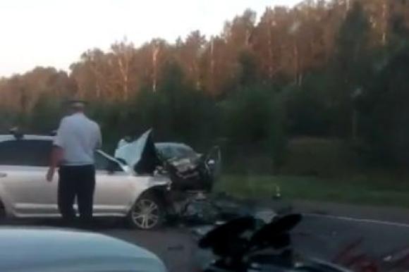 На Чуйском тракте в лобовом столкновении погиб водитель легковушки (видео)