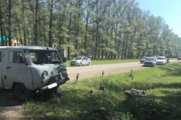 На Алтае из-за невнимательности водителя УАЗа погиб юный мотоциклист (фото)