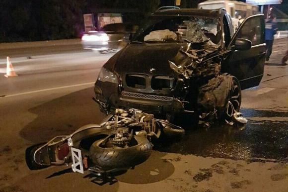 Ночью на Павловском тракте в страшной аварии погиб мотоциклист (фото)