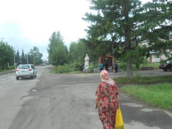 Трое жителей Алтая получили грант правительства РФ и создали памятник матерям (фото)