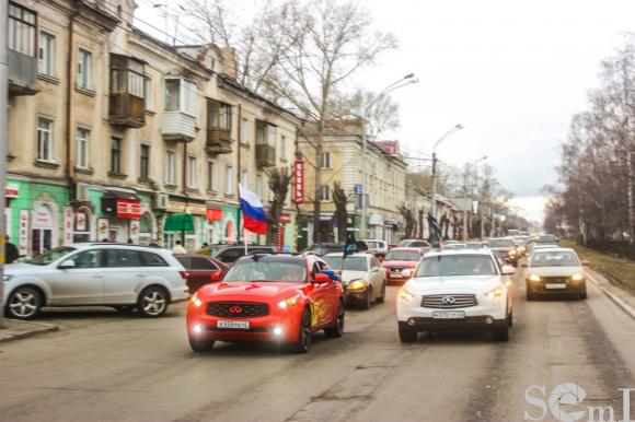В честь Дня российского флага барнаульцы совершат автопробег по городу