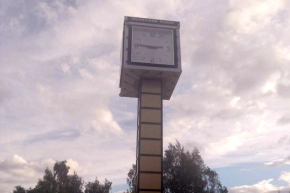 Реконструированные часы на ул. Г. Исакова испортили вандалы