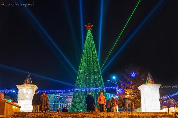 Главную новогоднюю площадь Барнаула  будет украшать новая елка и иллюминация