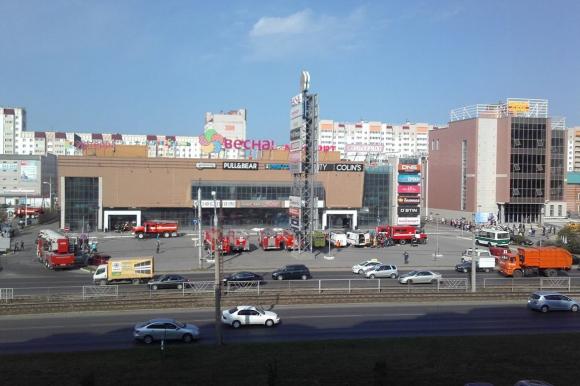 Горожан обеспокоило скопление машин спасателей у торгового центра 