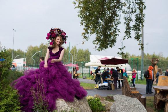 Барнаульцы в необычных костюмах поучаствовали в фестивале фотографии (фото)