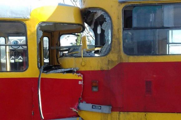 В Барнауле столкнулись два трамвая: пострадала пассажирка (дополнено)