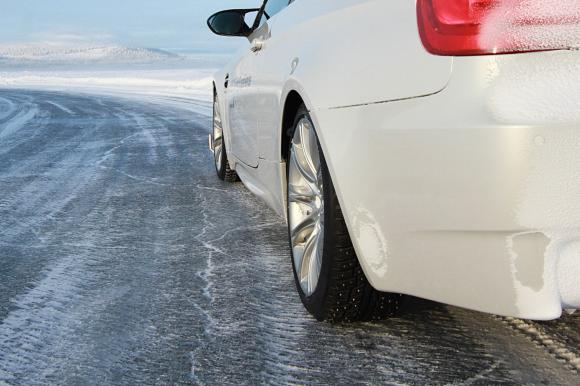 Алтайские синоптики предупреждают водителей о мокром снеге