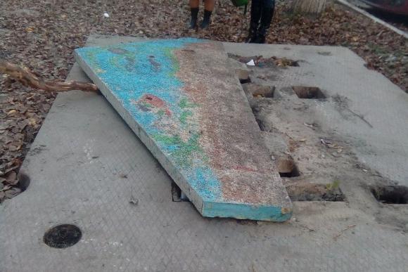 СКР проводит проверку по сообщению о падении бетонной плиты на ребенка в Барнауле