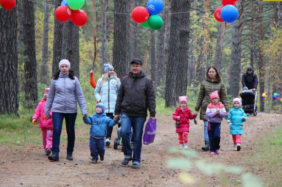 Пешком, с колясками и детьми на плечах: как в Барнауле прошел День ходьбы (фото)