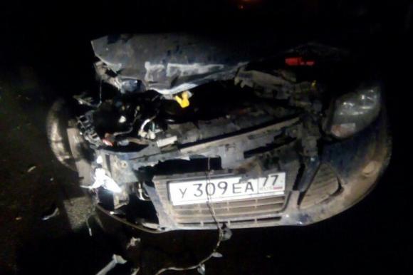В Барнауле водитель сбежал с места ДТП, а машина загорелась