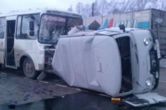 Три машины столкнулись на трассе Р-256 в районе Тальменки