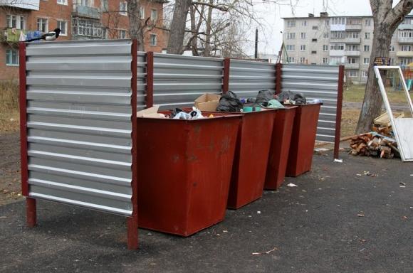 Барнаульцы застигли двух мужчин, которые хотели оставить тело покойного у мусорных баков