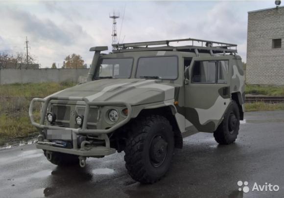 В Барнауле продают военный внедорожник 