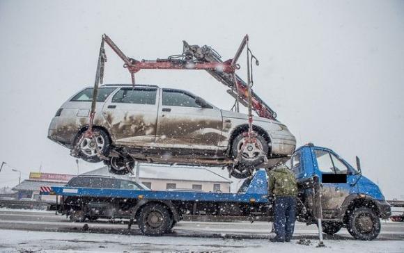 В Барнауле эвакуировали 11 автомобилей, мешающих уборке снега