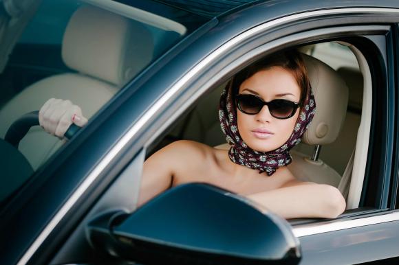 Ученые: женщины - более внимательные водители, чем мужчины