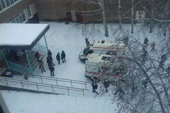 9 учеников барнаульской школы №84 госпитализировали после взрыва батарейки телефона