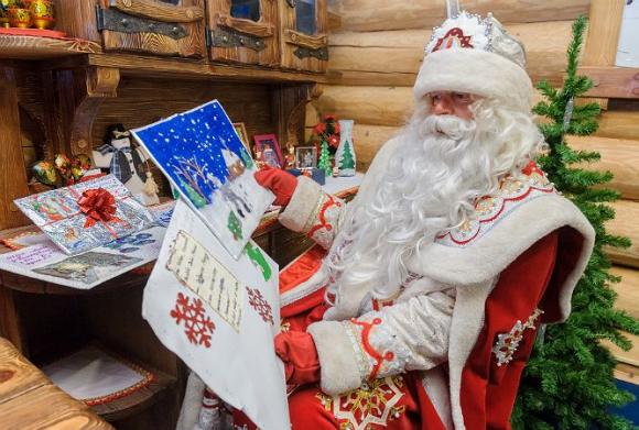 Жители Алтайского края могут пообщаться с Дедушкой Морозом по телефону