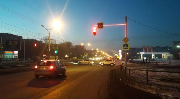 Дополнительную подсветку светофоров тестируют в Барнауле