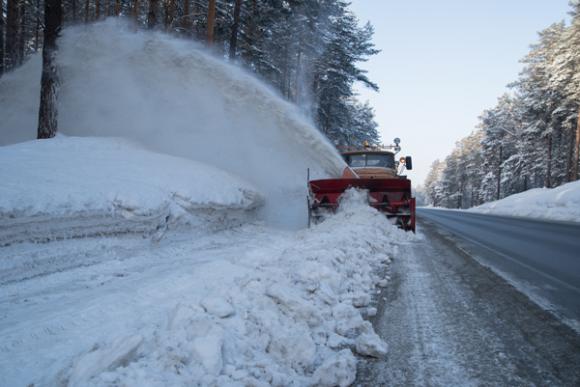 Зимой на особо опасных участках алтайских трасс будет дежурить снегоуборочная техника