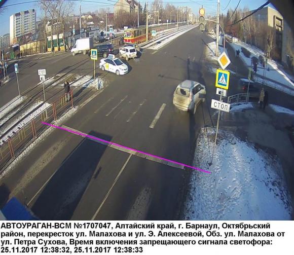 В Барнауле водитель грузовика подумал, что получил штраф из-за тени от своей машины (фото)