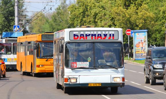 Перевозчики подтвердили, что просят власти Барнаула поднять цены на проезд