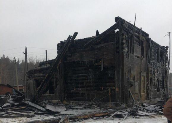 Российская действительность! В Алтайском крае жильцы сгоревшего аварийного дома не могут добиться помощи от местных властей