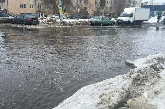 В результате коммунальной аварии в центре Барнаула без воды остались шесть домов