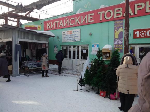 В Барнауле предприимчивый вор украл пальто на рынке, а затем продал его на другом базаре