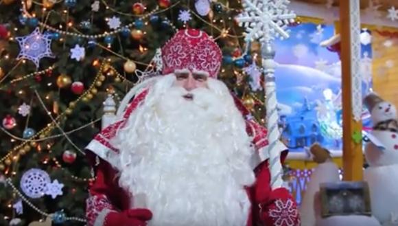 Дедушка Мороз попросил россиян соблюдать в новом году правила дорожного движения (видео)