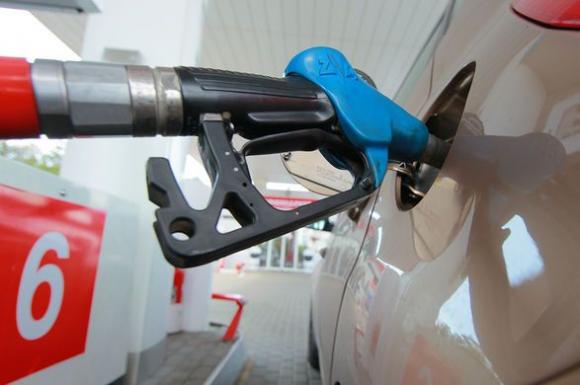 Эксперты: в 2018 году цены на бензин повысятся в среднем на три рубля