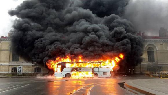 В Петербурге загорелся автобус с 30 детьми из Барнаула