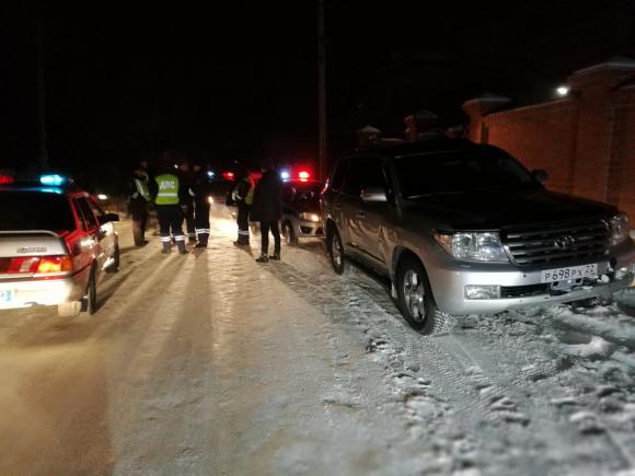 В ночь перед Рождеством несколько экипажей ГИБДД гонялись за Land Cruiser по Барнаулу