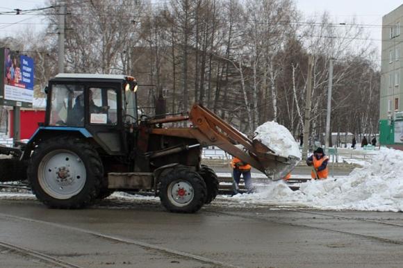 Около 3 тысяч тонн снега вывезли коммунальщики с улиц Барнаула