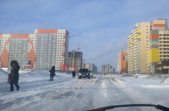 Маленькая победа! Улицу Балтийскую впервые за зиму почистили от снега (видео)
