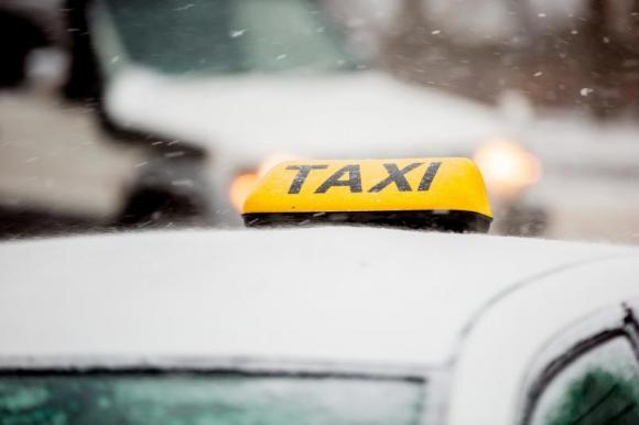 В морозном Барнауле цены на услуги такси выросли более чем в 2 раза