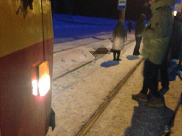 Тело женщины обнаружили на трамвайных путях  на Змеиногорском тракте