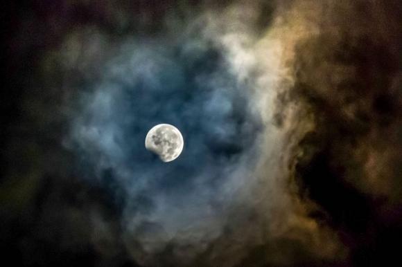 Полное лунное затмение можно будет увидеть в телескоп