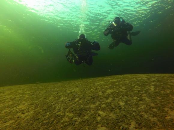 Дайверы сняли подводный ландшафт Телецкого озера во время экстремального погружения (фото)