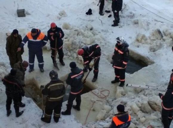 Спасатели расширят зону поиска мальчика, провалившегося под лед на реке Барнаулке