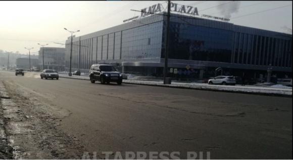 На новом асфальте пр. Красноармейского образовалась бетонная неровность (фото)