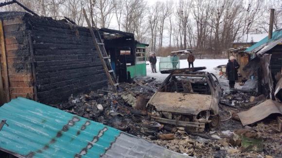Жителей Алтайского края просят просят помочь семье, лишившейся всего во время пожара (фото)
