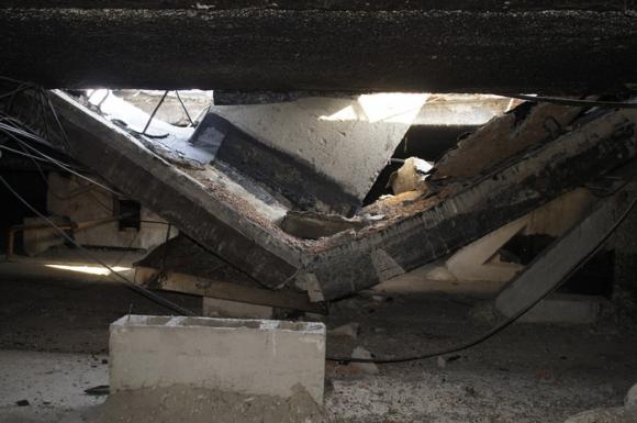 В бийской многоэтажке вовнутрь рухнула бетонная плита (фото)