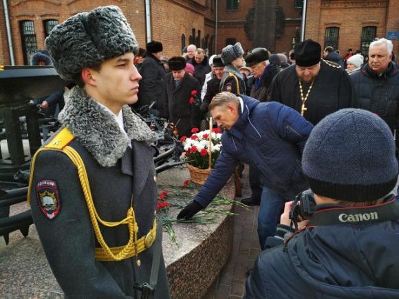 В Барнауле у Вечного огня почтили память воинов-афганцев