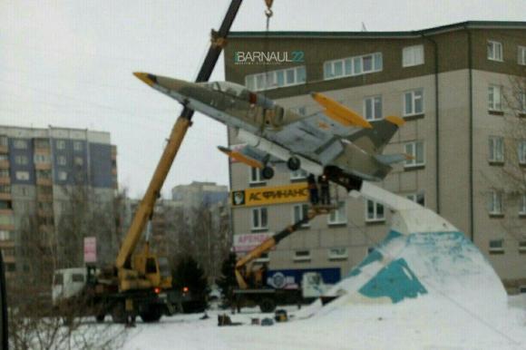 Горожане опасаются, что самолет на Шумакова хотят демонтировать
